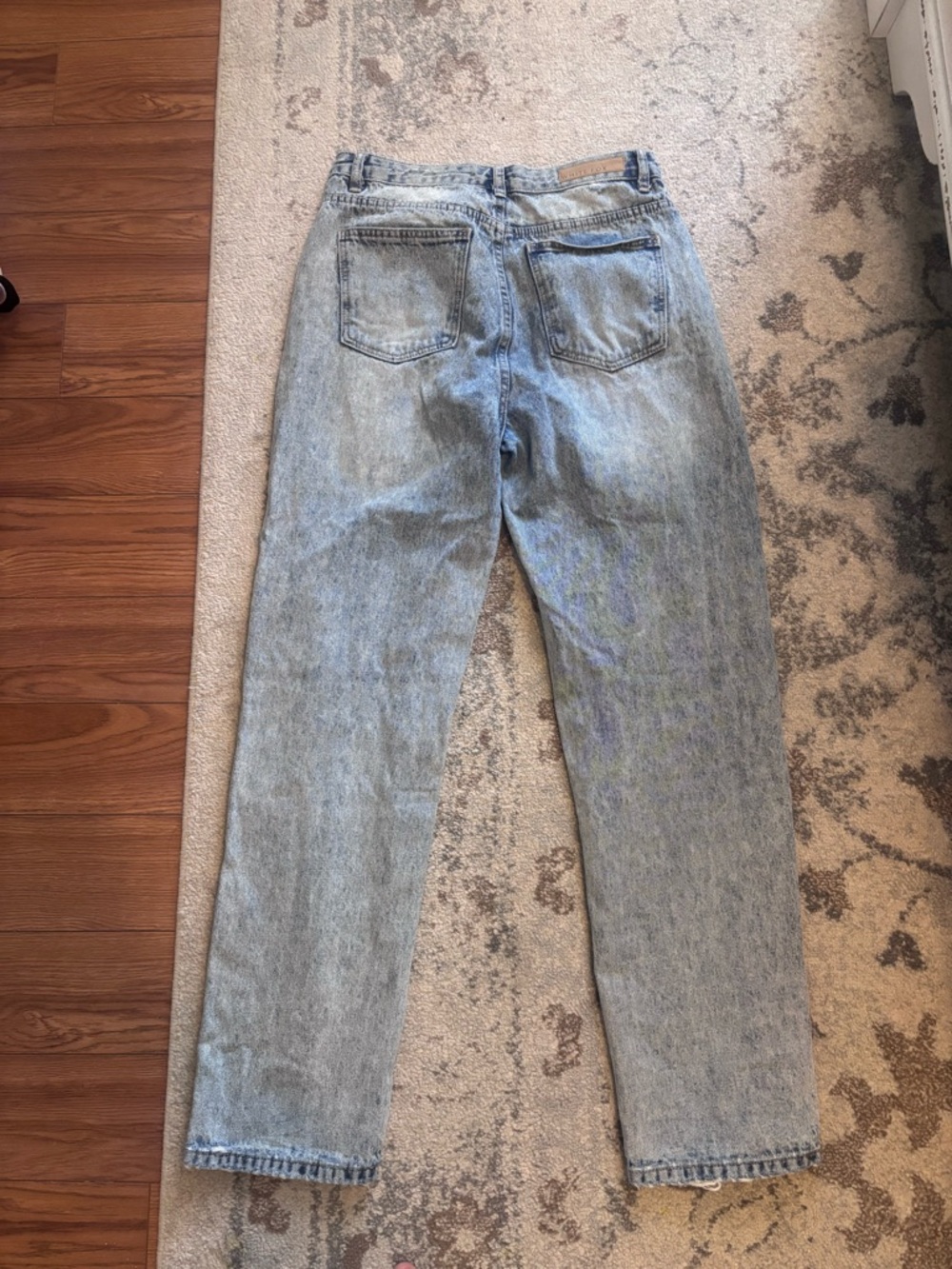 White Fox Boutique Light Blue Relaxed Women's Jeans - Picture 4 of 5